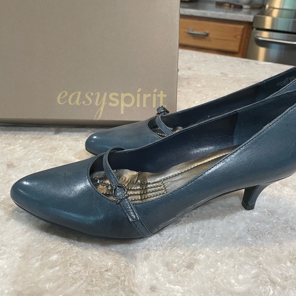 Easy Spirit Blue Kitten Heel Pumps with Metal Accent - Picture 1 of 3